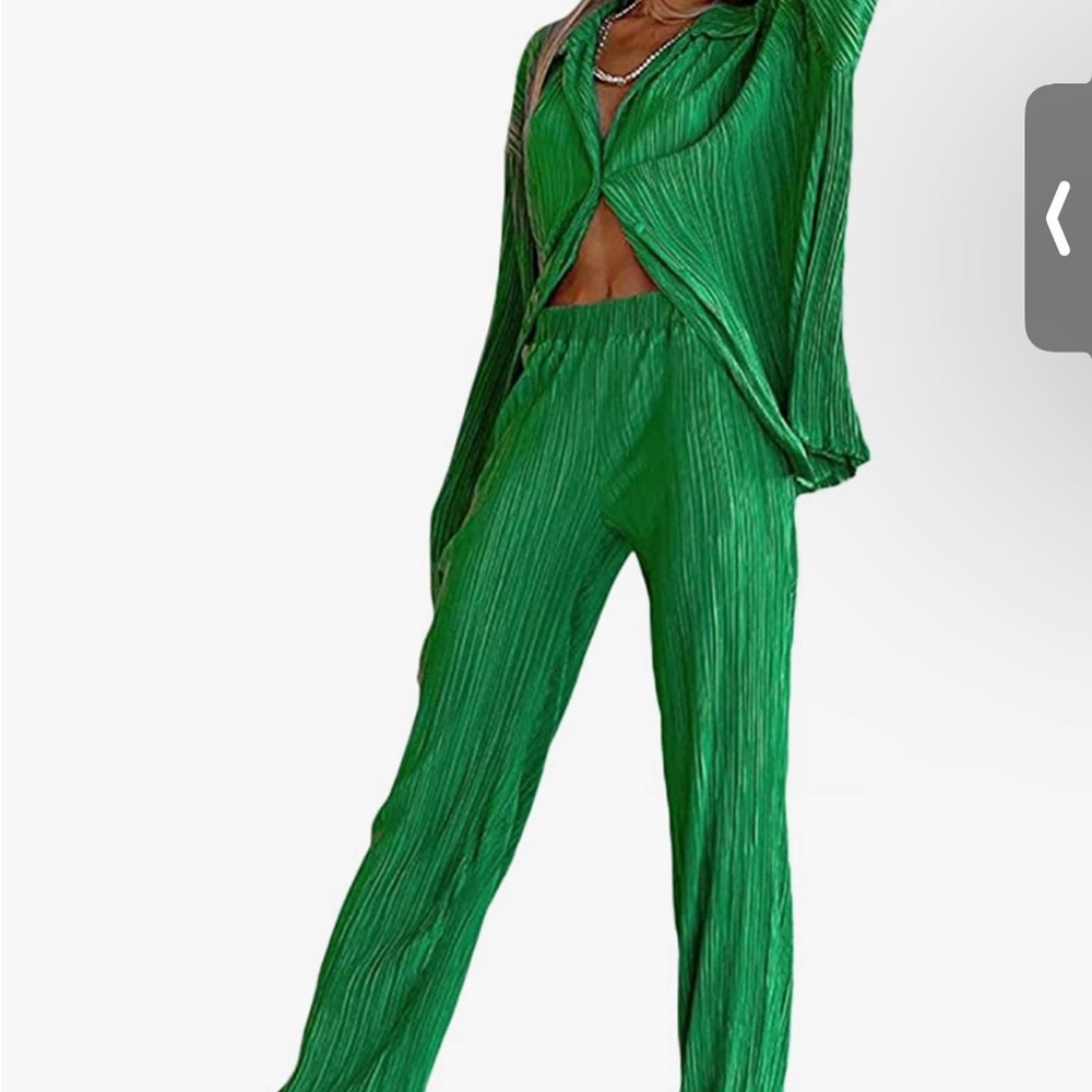 Green two piece set super cute never worn